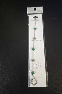Ansey on the wood Stainless Steel Silver/Green Clover Charm Bracelet